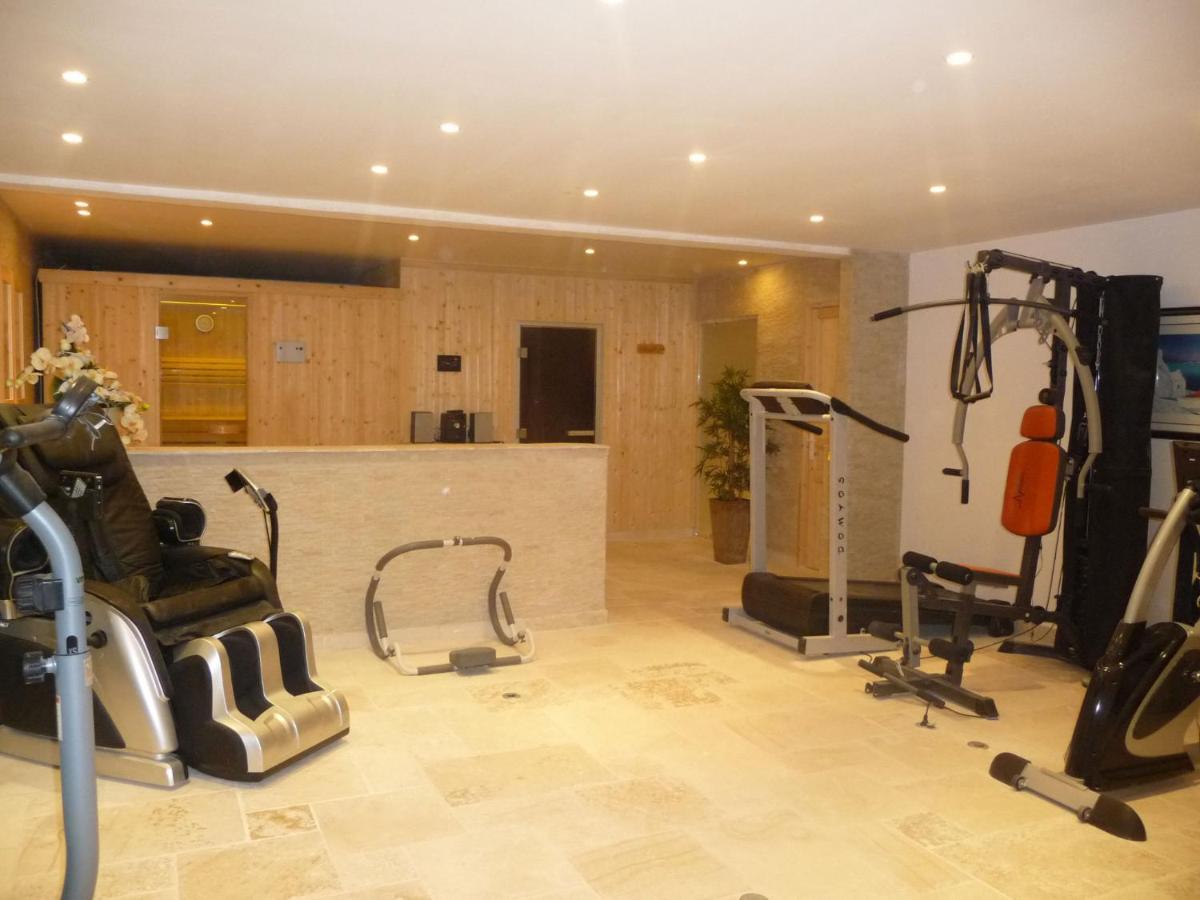 Suites de Prestige JACUZZI SAUNA HAMMAM PISCINE Mougins Cannes Grasse Extérieur photo