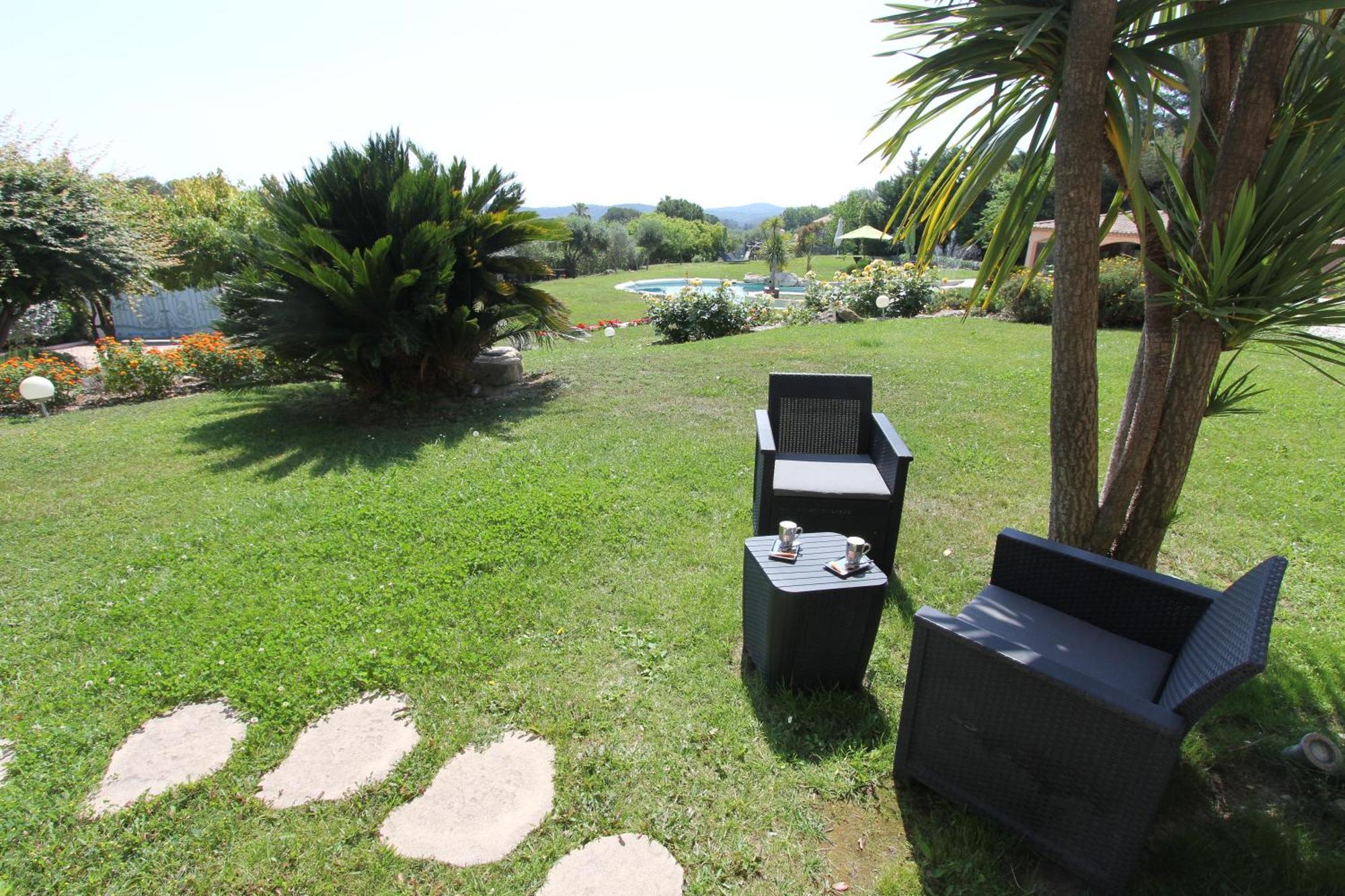 Suites de Prestige JACUZZI SAUNA HAMMAM PISCINE Mougins Cannes Grasse Extérieur photo