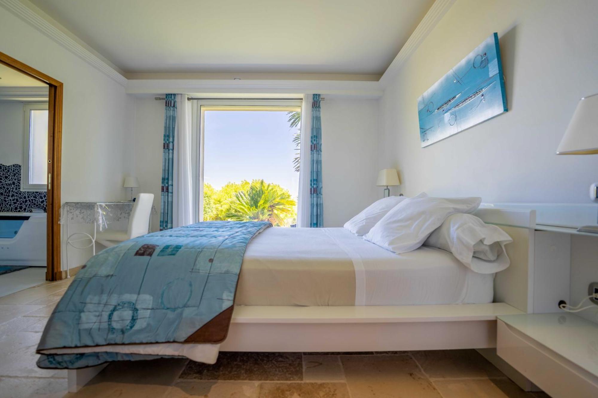 Suites de Prestige JACUZZI SAUNA HAMMAM PISCINE Mougins Cannes Grasse Extérieur photo