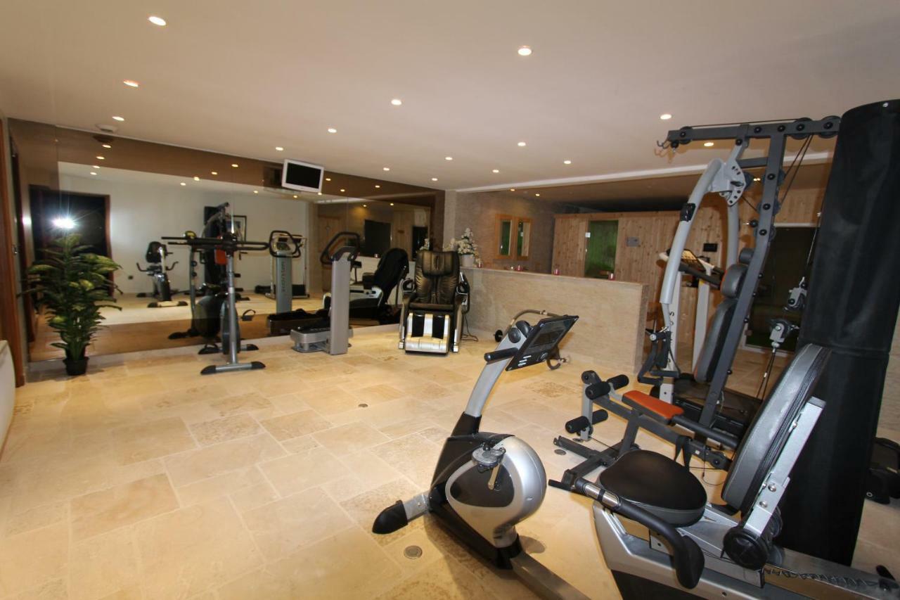 Suites de Prestige JACUZZI SAUNA HAMMAM PISCINE Mougins Cannes Grasse Extérieur photo